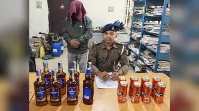 कोढ़ा पुलिस ने 10 लीटर शराब के साथ तस्कर को गिरफ्तार