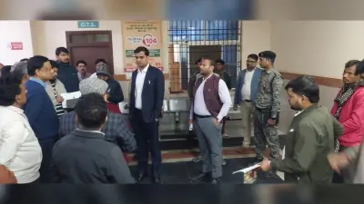 डीएम ने तीन घंटे तक सदर अस्पताल का किया निरीक्षण, खामियां पकड़ी लगायी फटकार