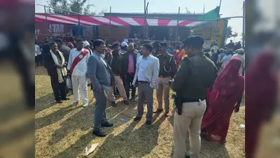 पैक्स चुनाव को लेकर डीएम ने मतदान केंद्रों का किया निरीक्षण