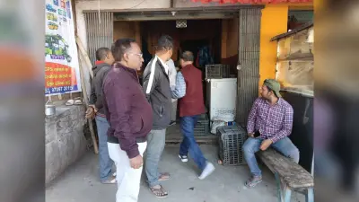 दूसरे दिन भी स्थाई और अस्थाई अतिक्रमणकारियों को निगम ने थमाया नोटिस