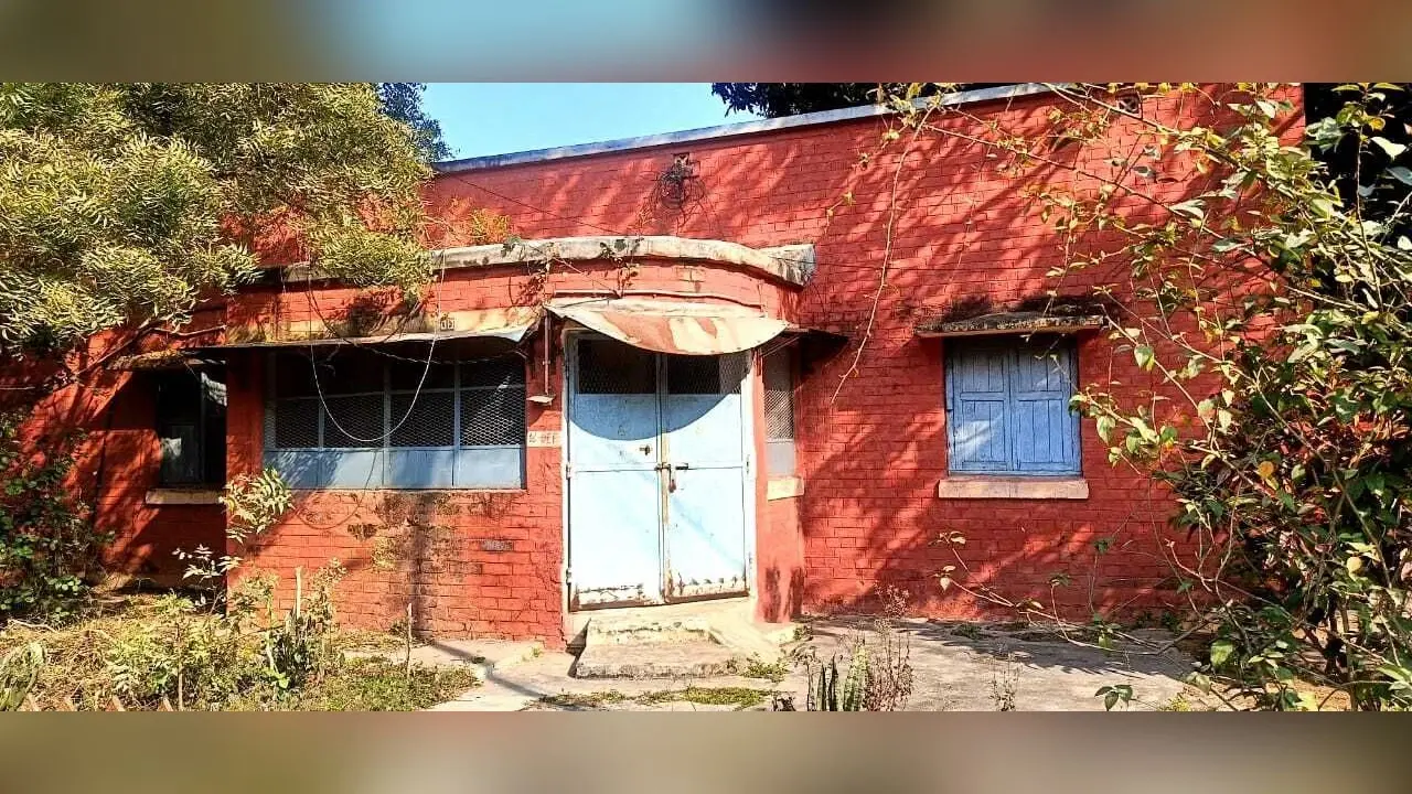 रेल आवास का ताला तोड़कर कब्जा का प्रयास विफल