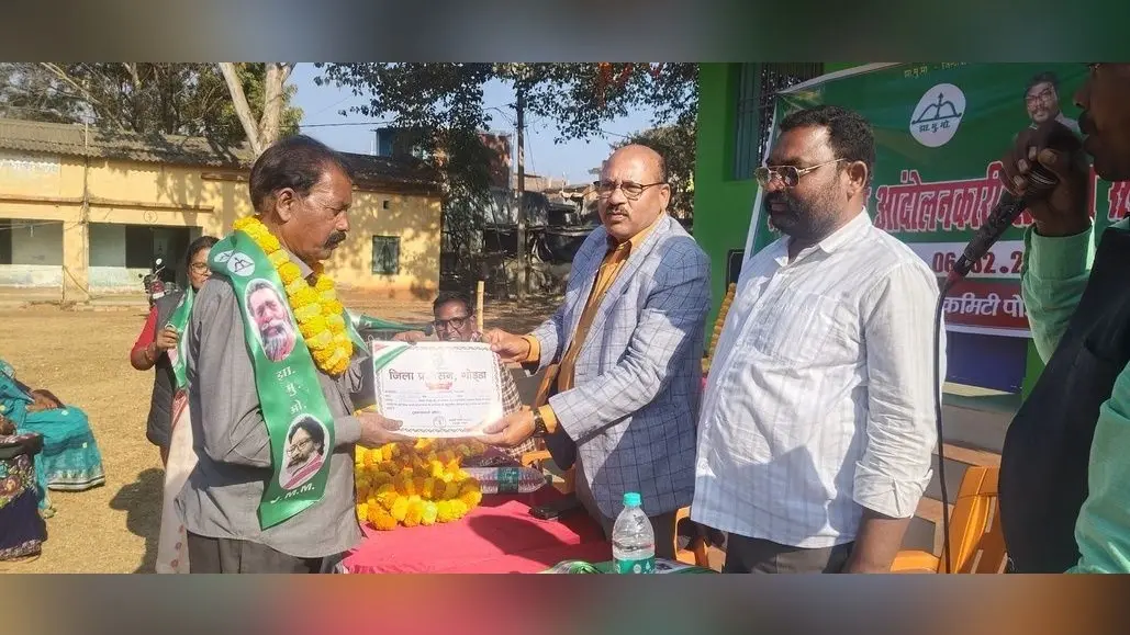 पोड़ैयाहाट में झारखंड आंदोलनकारियों के बीच प्रमाण पत्र वितरित