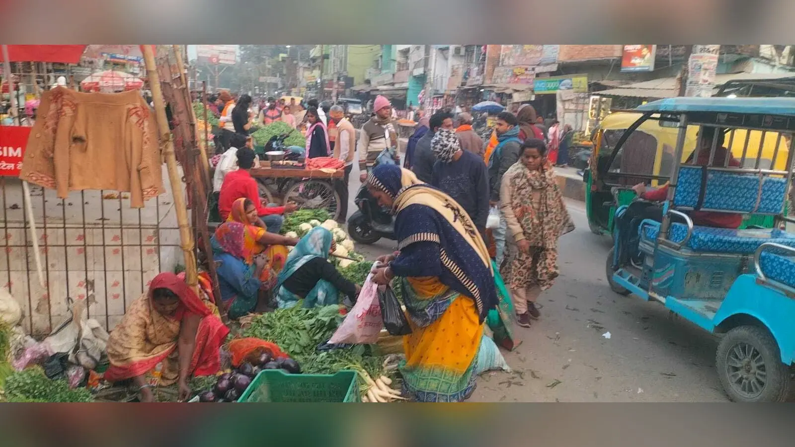 नगर पर्षद की सख्ती के बाद भी नहीं सुधर रहे हालात, फिर सड़कों पर जमे अतिक्रमणकारी