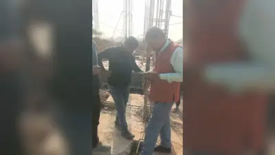 पंचायत सरकार भवन निर्माण में फिर अनियमितता, काम रोकने के आदेश के बावजूद संवेदक ने शुरू कराया निर्माण