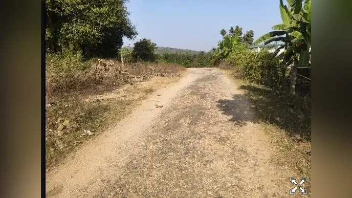 Giridih News :शिलान्यास के एक वर्ष बाद भी शुरू नहीं हुआ सड़क निर्माण कार्य