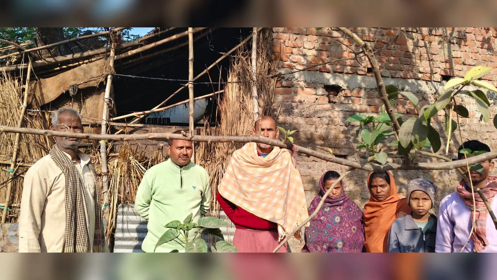 अहराव में 18 दिनों से 10 से अधिक फूंस व खपड़ैल घरों में लग चुकी है आग