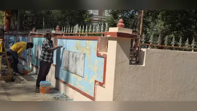 इटखोरी महोत्सव को लेकर रंगरोगन का कार्य जोरों पर