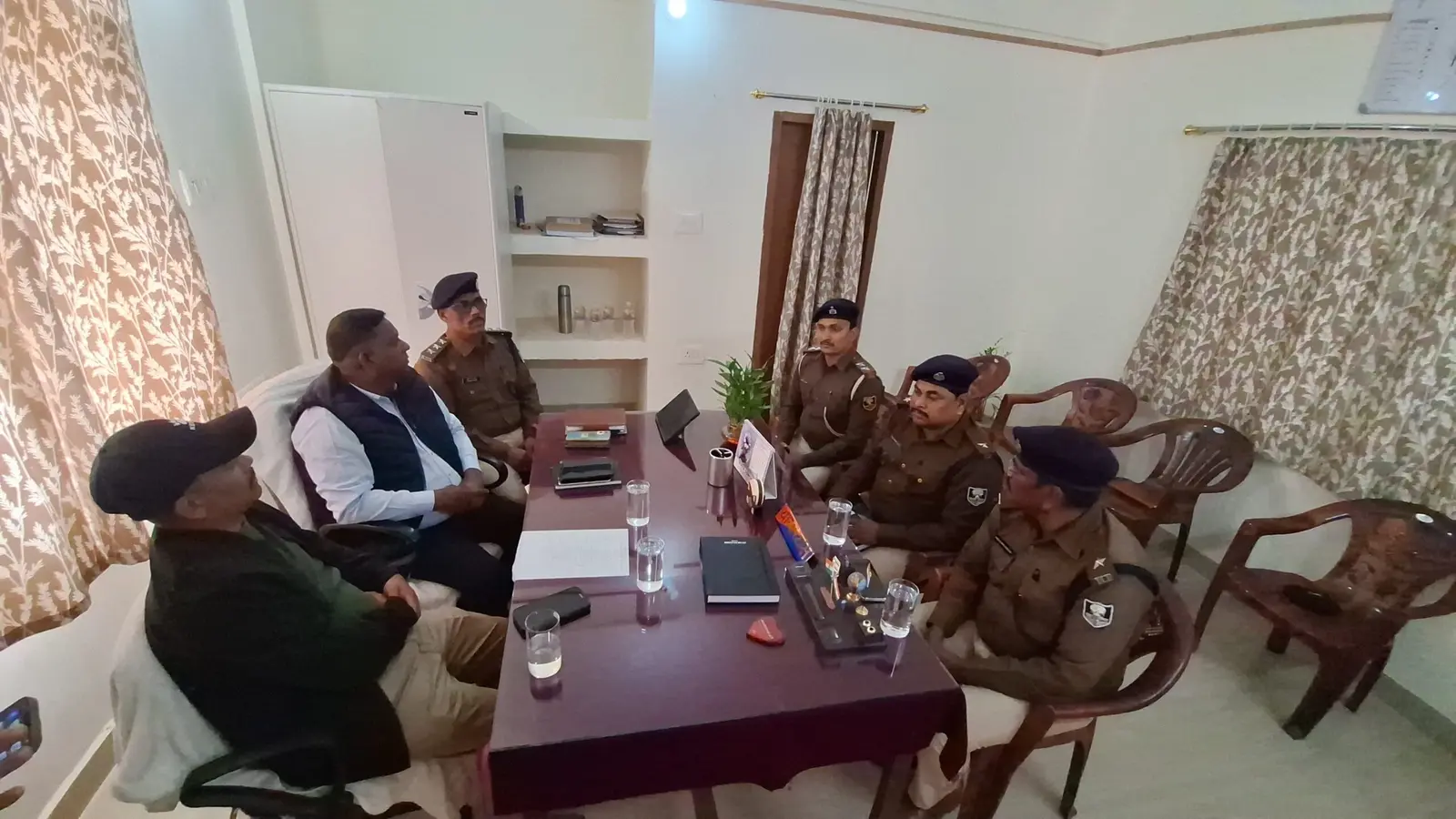 नेपाल चुनाव को लेकर भारत-नेपाल सीमा पर हाई अलर्ट, भीमनगर में हुई समन्वय बैठक
