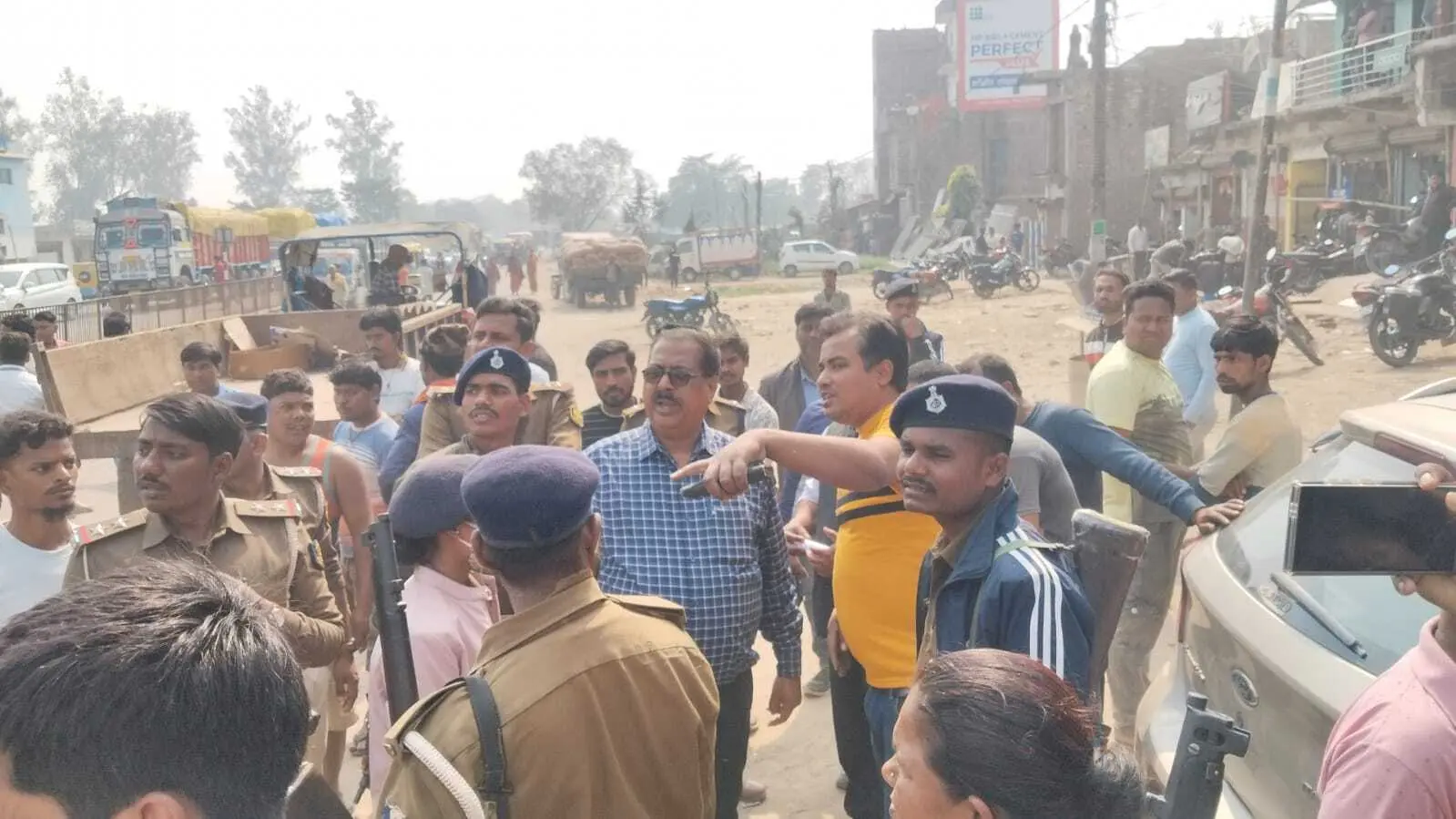 गेड़ाबाड़ी में एनएच-31 की 200 फीट भूमि से हटाया गया अतिक्रमण