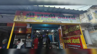 आभूषण दुकान में शटर काटकर ढाई किलो चांदी की चोरी
