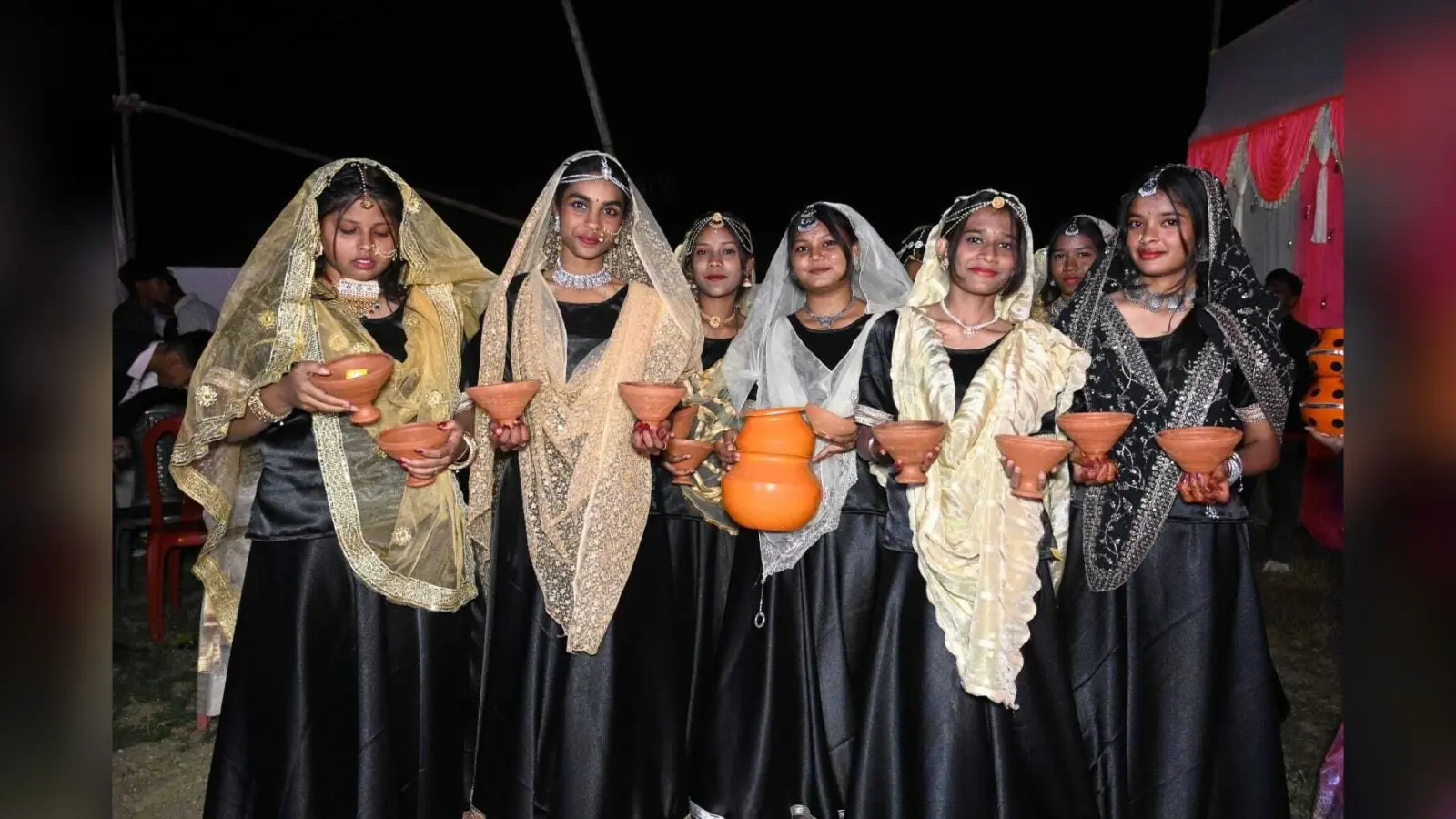 Chaibasa News : सांस्कृतिक आयोजन से बच्चों में बढ़ता है आत्मविश्वास: विधायक