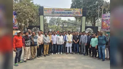 पीछे की खाली जगह में बढ़ाकर जमीन देने का डीएम ने दिया आश्वासन
