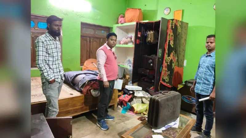 बैंक मैनेजर के घर भीषण चोरी, दस लाख का सामान ले गये चोर