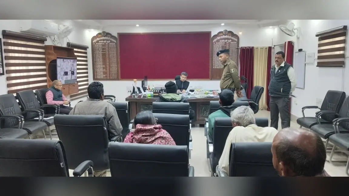 डीएम अभिषेक रंजन ने की जनसुनवाई, नागरिकों की समस्याओं के त्वरित समाधान का दिया आवश्वासन