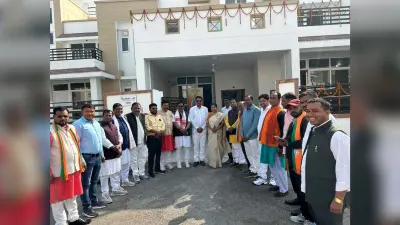 पटना स्थित आवास पर कोढ़ा विधायक ने किया कार्यकर्ताओं का स्वागत