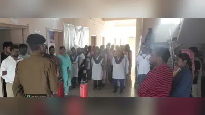 छात्राओं को आग से बचाव की दी गयी जानकारी