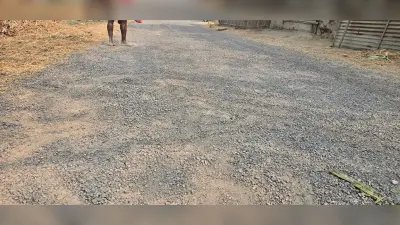 22 करोड़ से बनी सड़क एक वर्ष में हो गयी जर्जर
