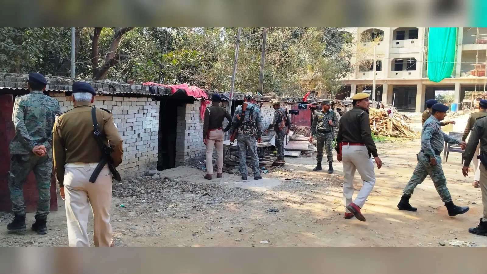 Aurangabad News : अनुमंडलीय कोर्ट को खाली कराकर चलाया गया सर्च अभियान