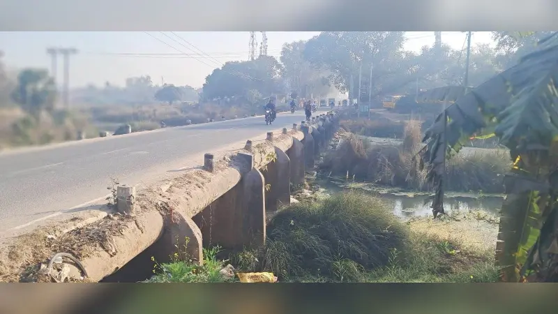 Aurangabad News : बतरे नदी के पुल पर गार्डवाल नहीं, मंडरा रहा खतरा