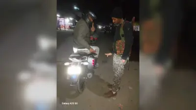 Giridih News :पुलिस ने चलाया वाहन जांच अभियान, नाबालिग बाइक चालकों को हिदायत देकर छोड़ा