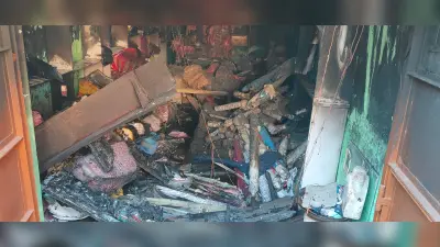 कपड़े के गोदाम में लगी आग, लाखों का सामान राख