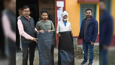 अग्निपीड़ितों को अंचल कार्यालय में दी गयी राहत सामग्री