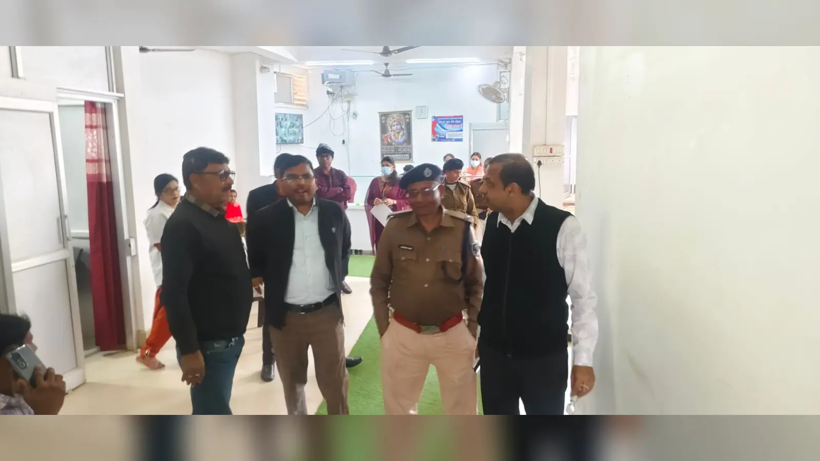 बौंसी बाजार के निजी क्लिनिकों की हुई संयुक्त जांच, व्यवस्थाओं पर अधिकारी संतुष्ट