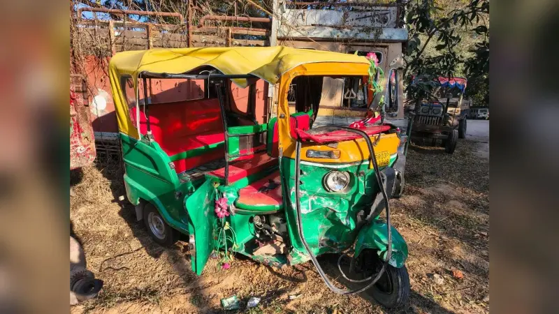 ऑटो–बाइक टक्कर में दो युवकों की मौत, चार लोग घायल