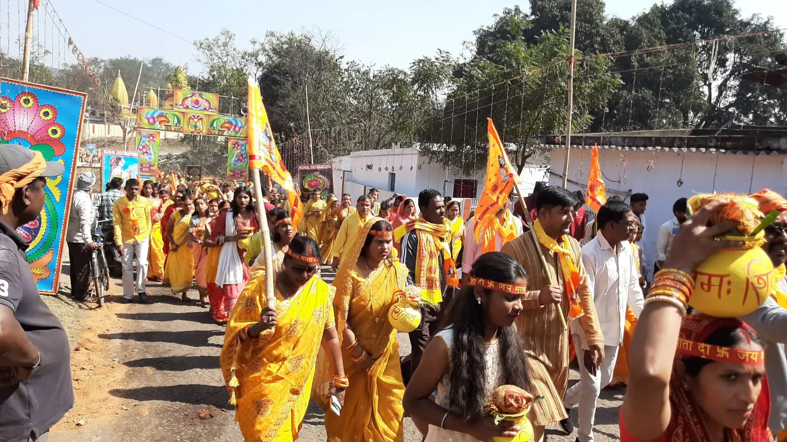 Bokaro News : कुरपनिया में कलश यात्रा के साथ यज्ञ शुरू