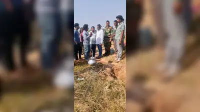 East Singhbhum News : कालचिती पंचायत के 92 चापाकल खराब, गड्ढे का पानी पी रहे लोग