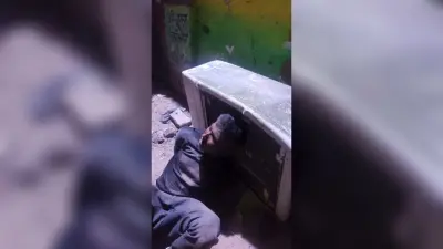 डीएस कॉलेज के बीएड का एसी चोरी करते धराया चोर