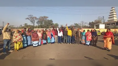 गेट मीटिंग में मजदूरों से हड़ताल को सफल बनाने की अपील की