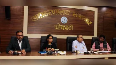 Bokaro News: निजी विद्यालय किताबों के प्रकाशकों-पुस्तकों की सूची 10-15 दिन पूर्व करें सार्वजनिक : उपायुक्त