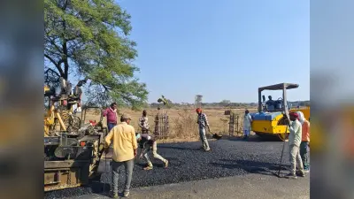 Seraikela Kharsawan News : तीन सदस्यीय समिति करेगी खरसावां भोया सड़क की राइडिंग क्वालिटी की जांच