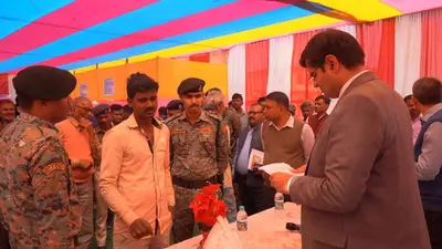 डीएम ने बसमतिया में सुनी लोगों की समस्याएं, किया समाधान