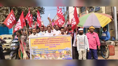 मजदूर यूनियन ने केआरके मैदान से श्रम कार्यालय तक निकाला विरोध मार्च