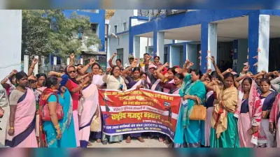 4 श्रम कोड की वापसी व लंबित भुगतान को लेकर आशा व फैसिलिटेटर ने किया हड़ताल