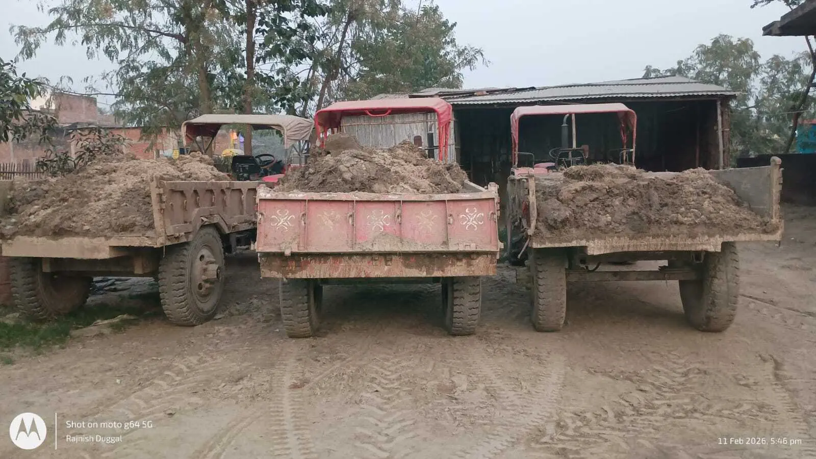 थानाध्यक्ष व चालक पर जबरन ट्रैक्टर पकड़ वसूली का आरोप
