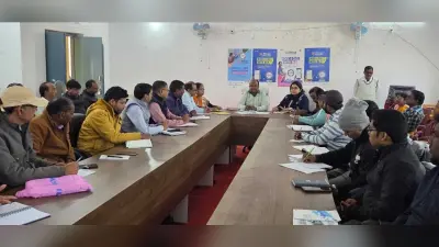 आवास की धीमी प्रगति पर पंचायत सचिव को शो-कॉज