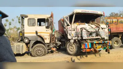गलत लेन में जा रहे ट्रक ने हाइवा को मारी टक्कर
