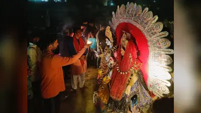 प्रतिमाओं का त्रिपुर सुंदरी तालाब में किया गया विसर्जन