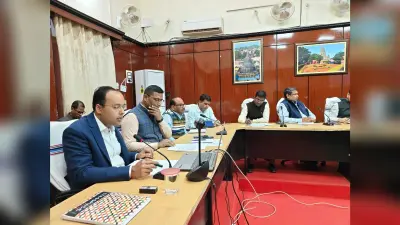 मोहनपुर के पूर्व सीओ व पूर्व राजस्व कर्मचारी पर डीएम ने की कार्रवाई, प्रपत्र क गठित