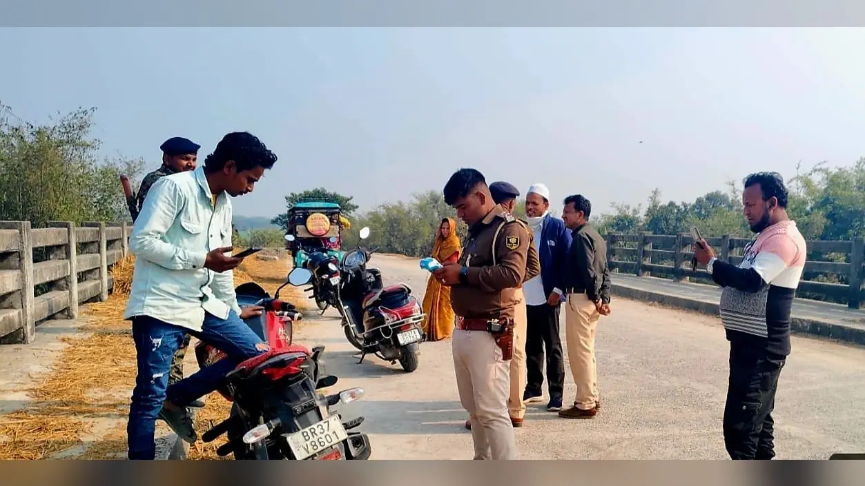 पुलिस ने चलाया वाहन जांच, एक फरार वारंटी गिरफ्तार