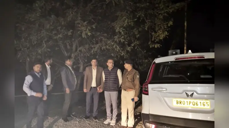 नियमों का पालन करें व अवैध गतिविधियों की जानकारी प्रशासन को दें