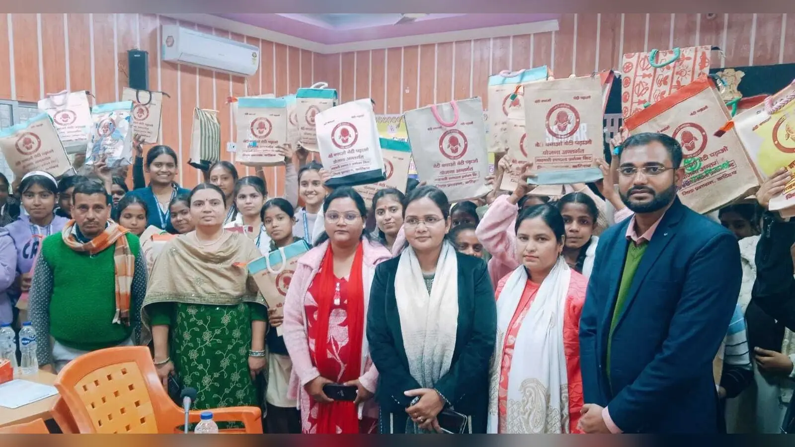 बालिकाओं की सशक्तिकरण ही समाज के प्रगति का आधार: प्रभारी डीएम