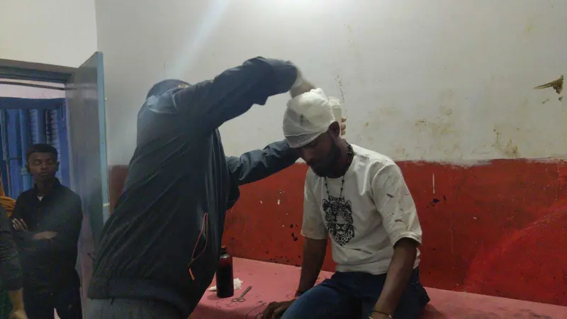 सड़क दुर्घटना में बाइक सवार दंपती समेत चार लोग जख्मी