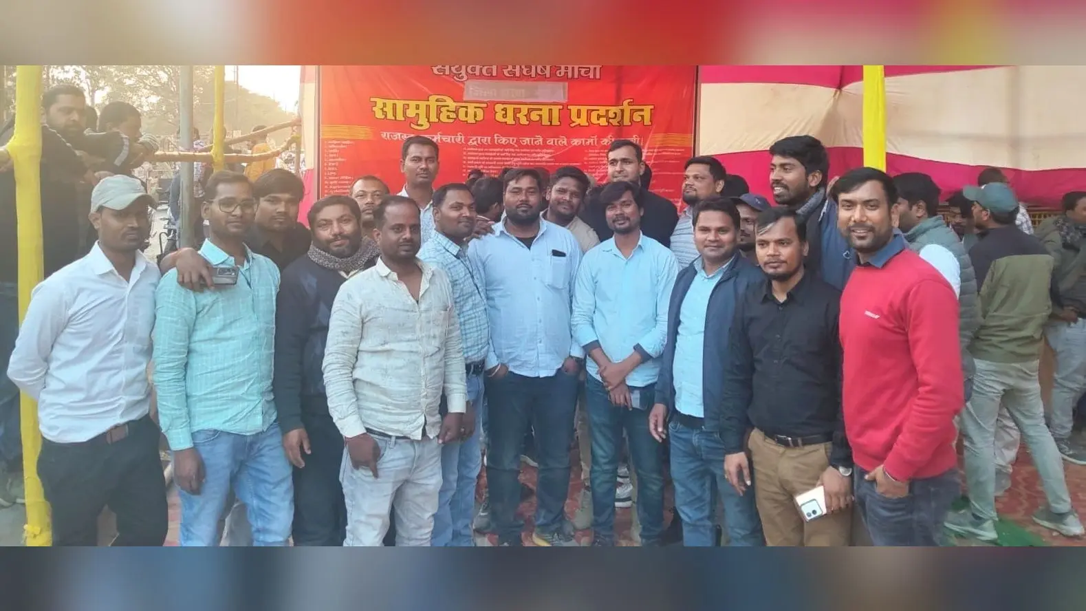 राजस्व कर्मियों की हड़ताल के कारण दाखिल-खारिज प परिमार्जन के लिए भटक रहे किसान