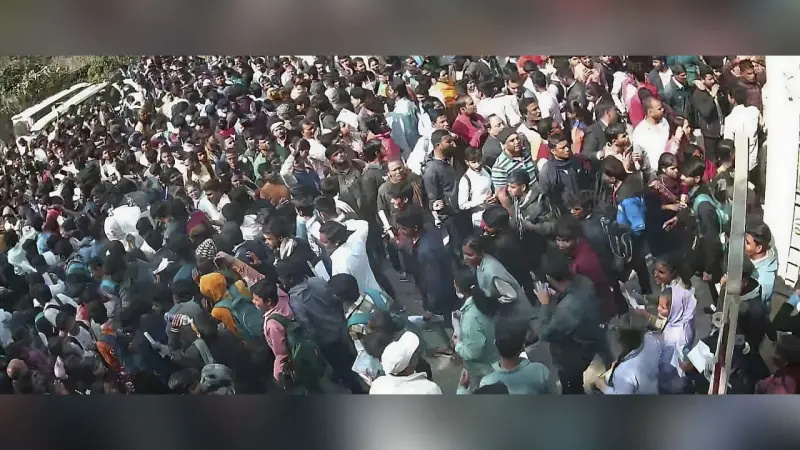 पॉलिटेक्निक कॉलेज में डिप्लोमा अनुपूरक की परीक्षा में विद्याथियाें का उमड़ा हुजूम