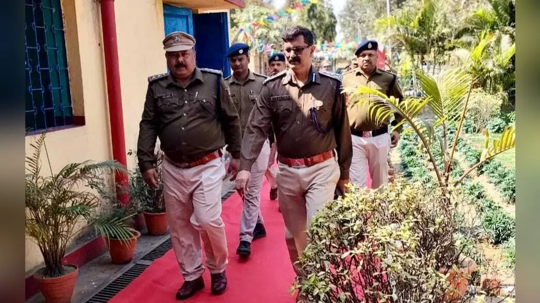 East Singhbhum News : रेलवे की सुरक्षा और दस्तावेज को अपडेट रखें : डीआइजी
