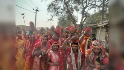 नव निर्मित नर्मदेश्वर महादेव मंदिर की स्थापना को ले निकली कलश यात्रा